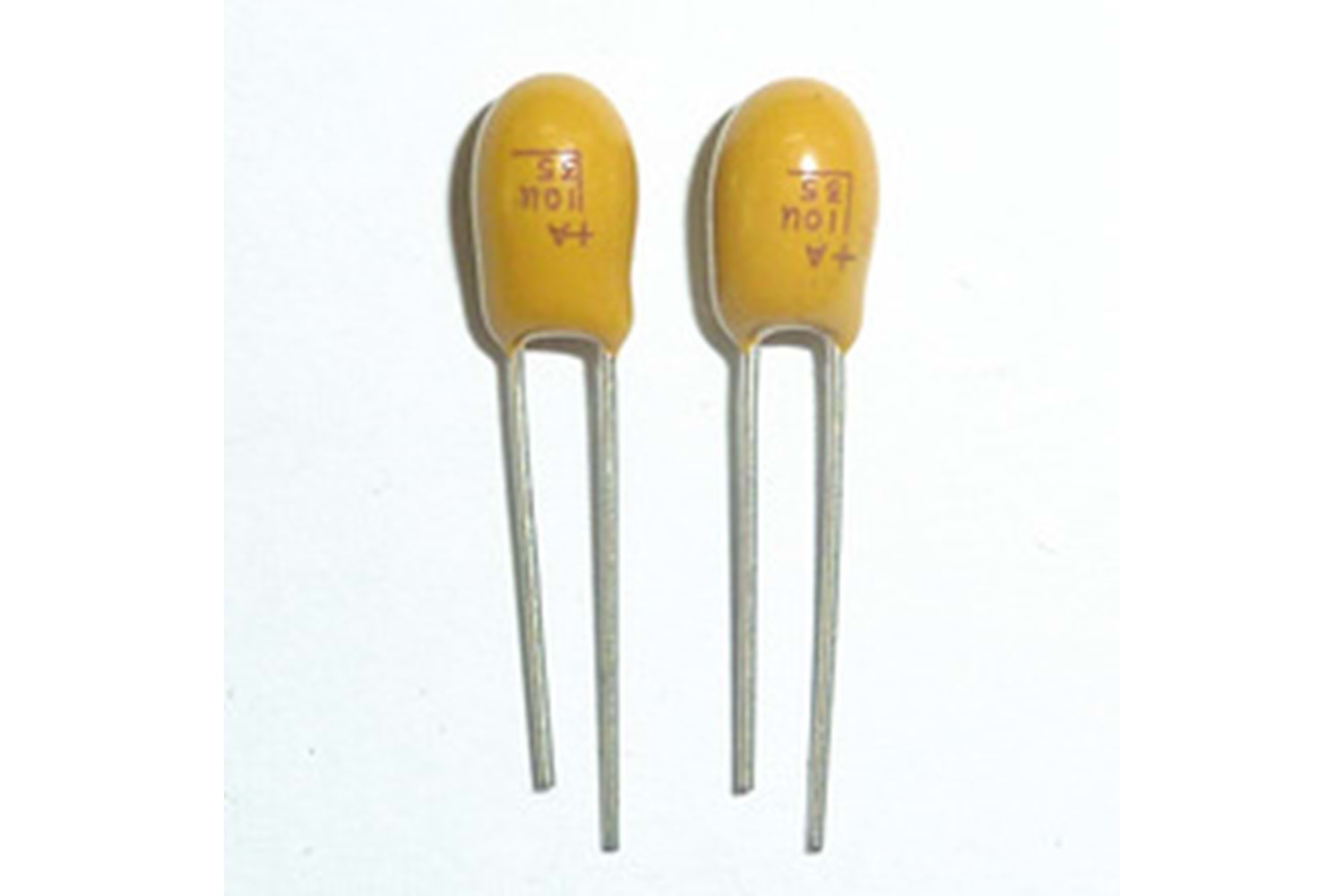 CAP TANTAL 10uF 35V %35 5.08MM THT