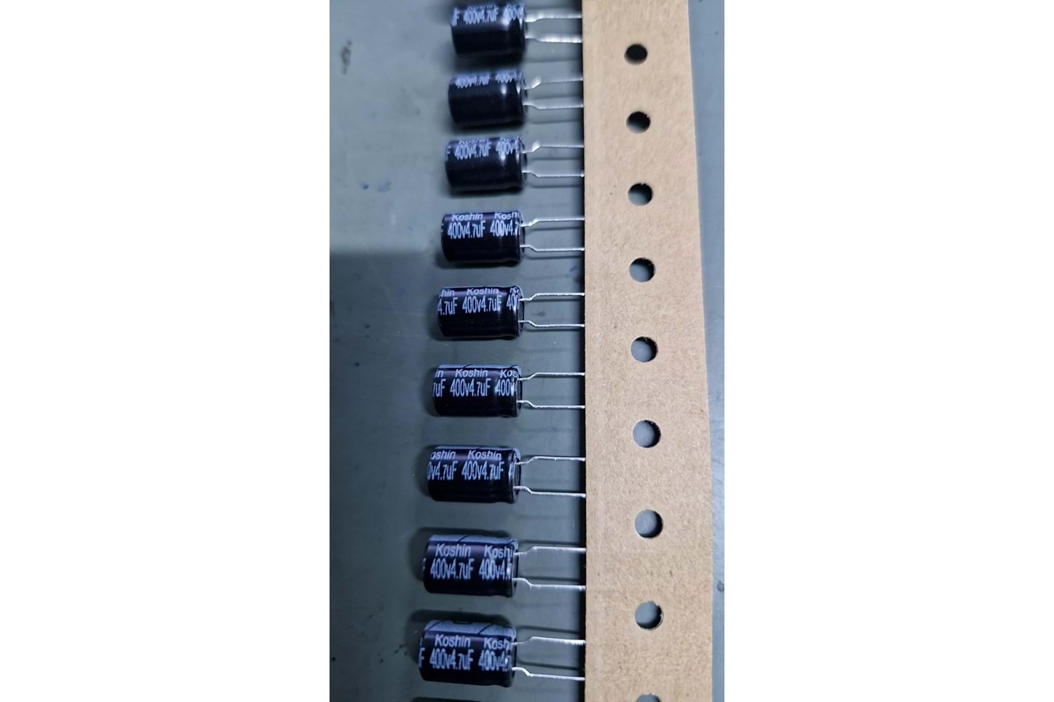 CAP EL 4u7 400V 8x12.5 5MM 105°C LOW ESR TB THT