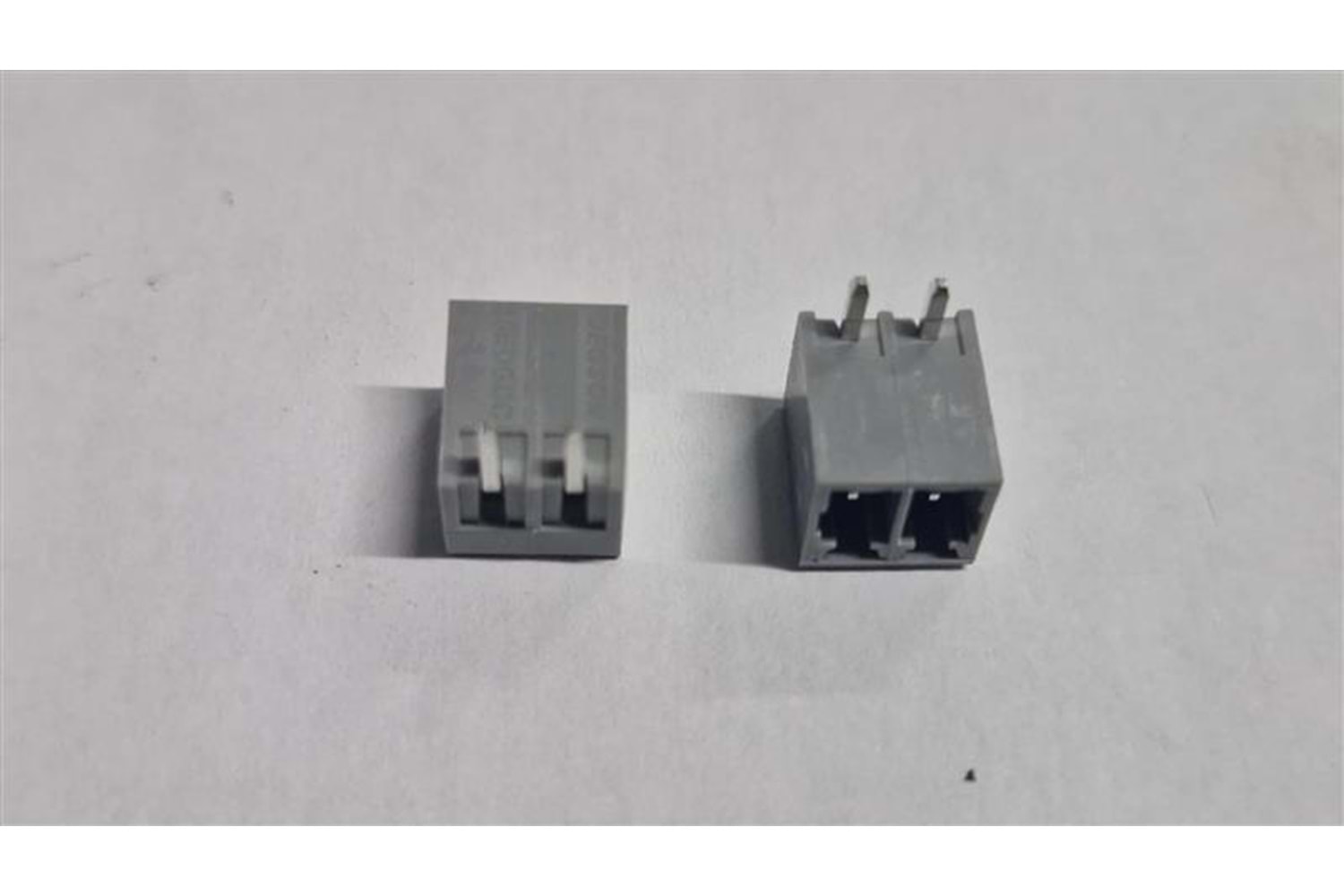 TERM 2P 3.5MM 90* GRAY CLOSED MALE THT