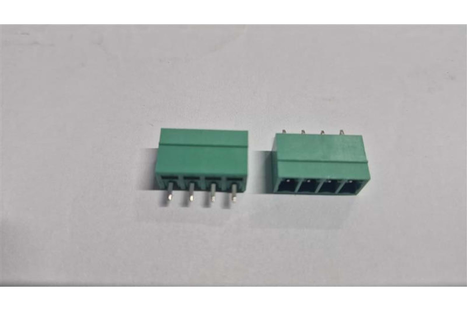 TERM 4P 3.81mm 180° GREEN CLOSED MALE THT