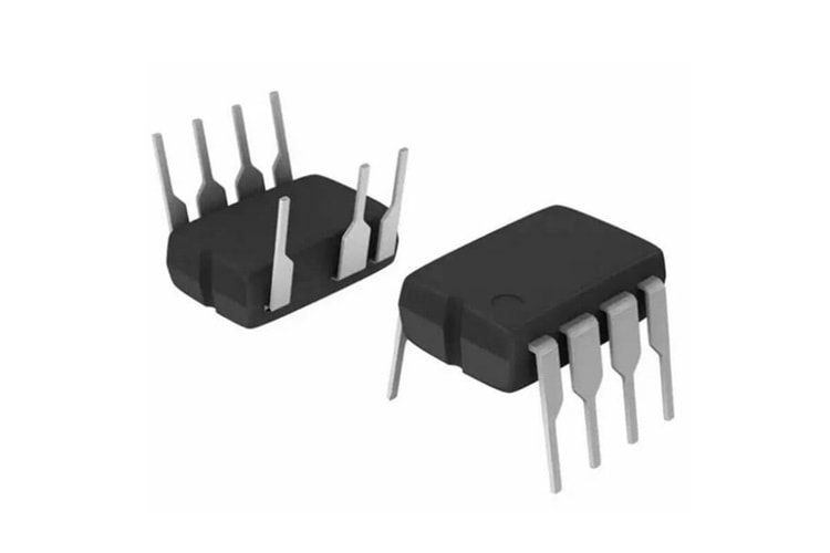 IC REG LINEAR SWITCH 3.3V 300mA TO-243AA T&R UTC THT